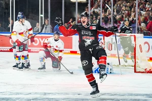 Kölner Haie feiern nächsten Derby-Sieg.
